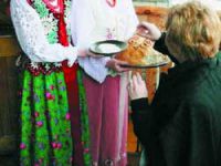 Kenyérrel és sóval fogadják az érkezőt